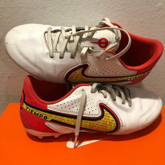 Nike Junior Tiempo Soccer Cleats - Picture 2 of 9